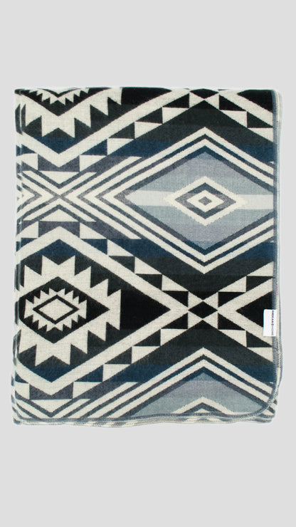 Teal and grey handwoven alpaca throw blanket with Andean geometric pattern – 230x200cm, made in Ecuador